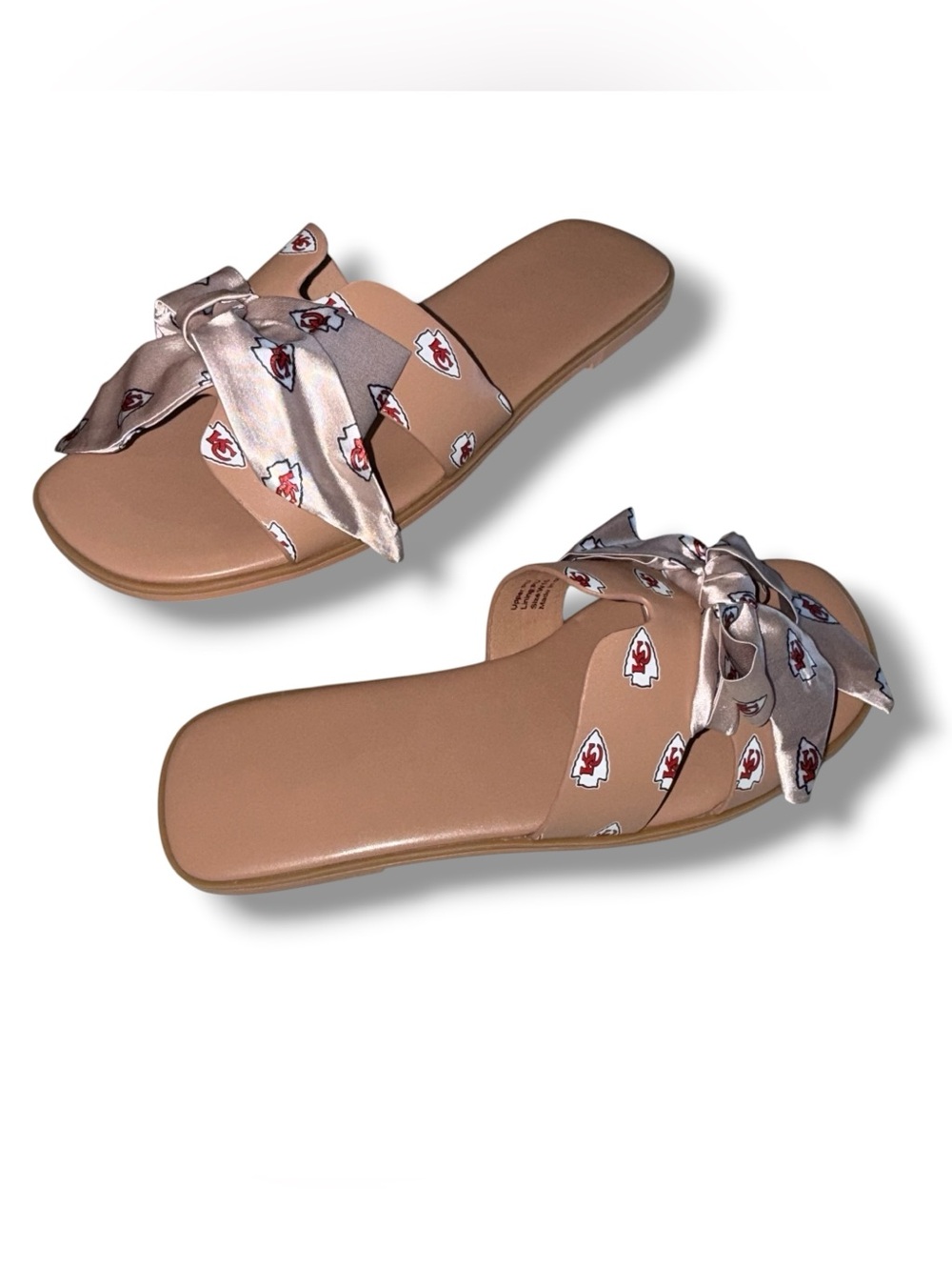 NWT Kansas City Chiefs Cuce Tan Bow Sandals - Women's 10 - Picture 5 of 11